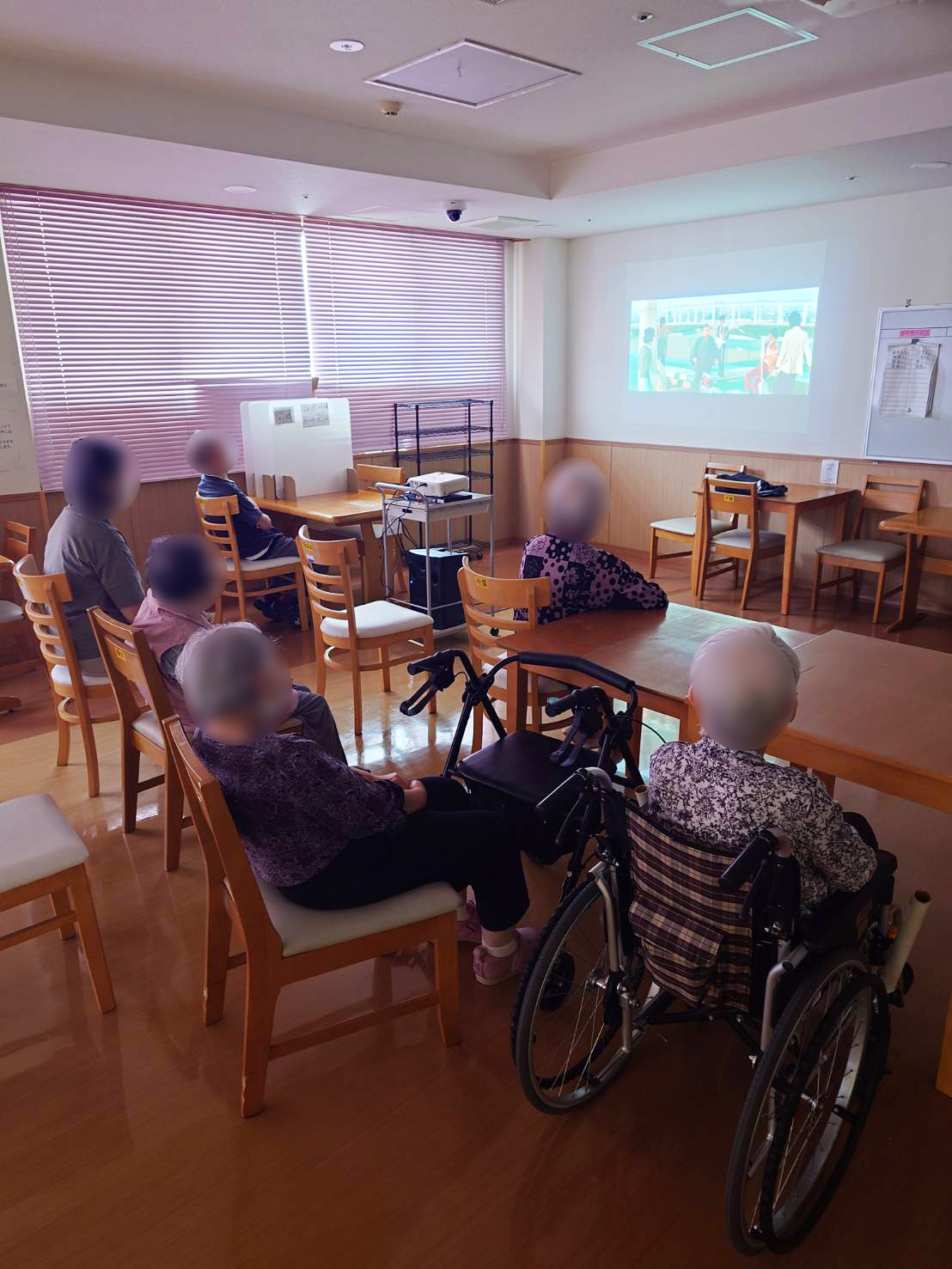 シネマクラブ（映画鑑賞）の様子