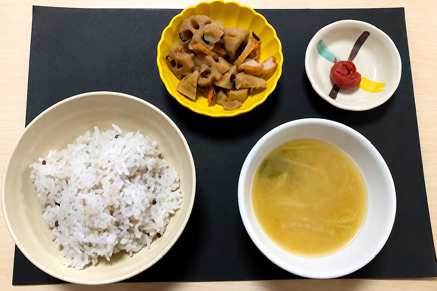 和食中心のバランスのよい朝食