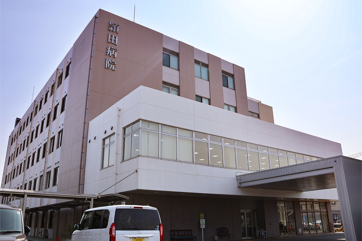 飯塚市の頴田病院の外観